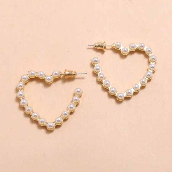 Boho Vday Gold tone Faux Pearl Heart shaped Earrings - Picture 3 of 4